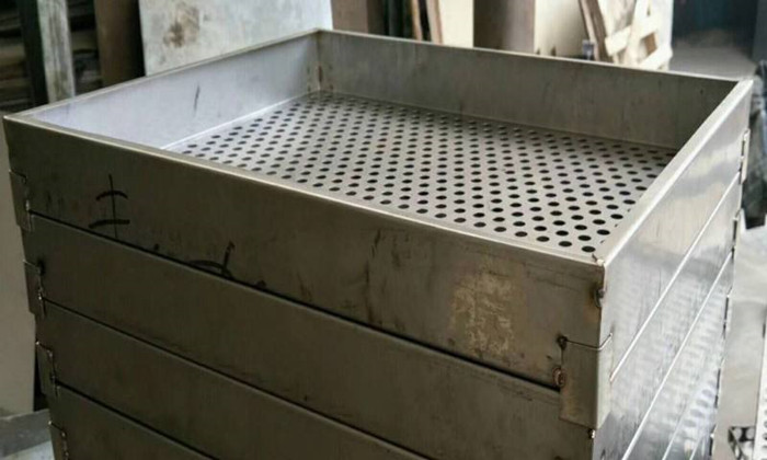 Punching mesh tray