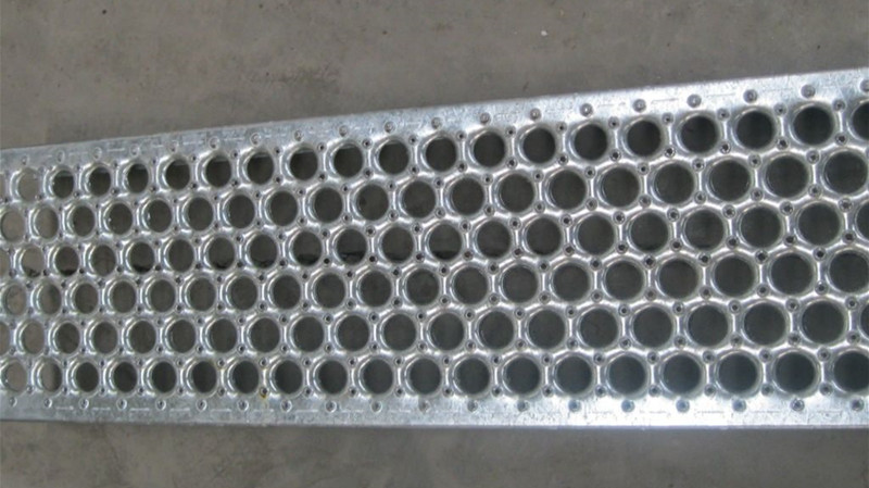 Fisheye hole safety grating