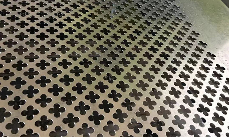 Iron Plate Cross Hole Perforated Sheet
