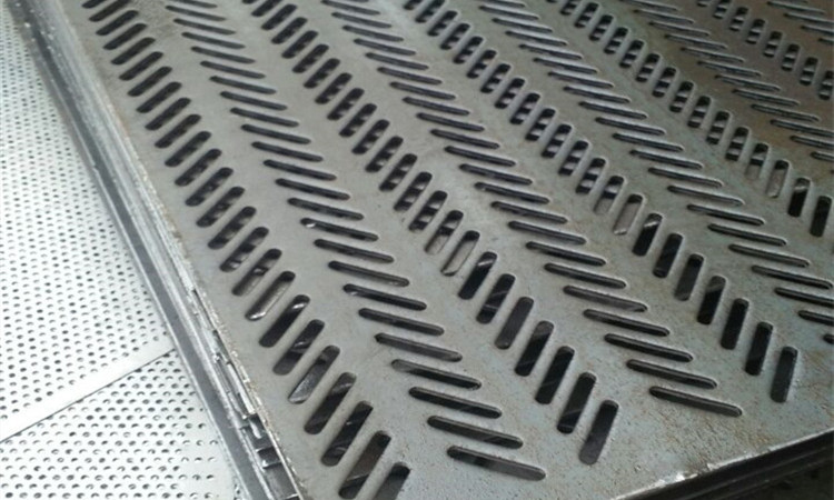 Eight-shape hole perforated steel sheet