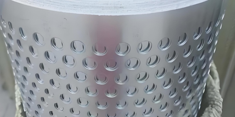 What is the Difference Between Galvanized Steel Perforated Plate and Carbon Steel Perforated Plate?