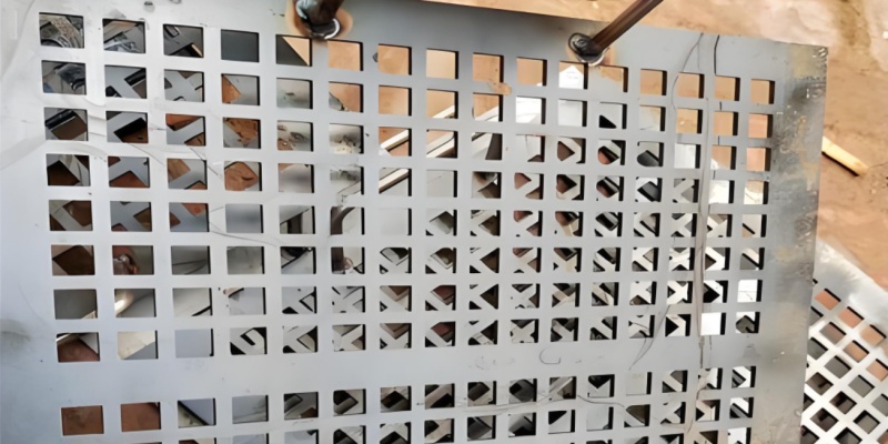 Stainless steel perforated sheets are applied in the field of mechanical equipment.